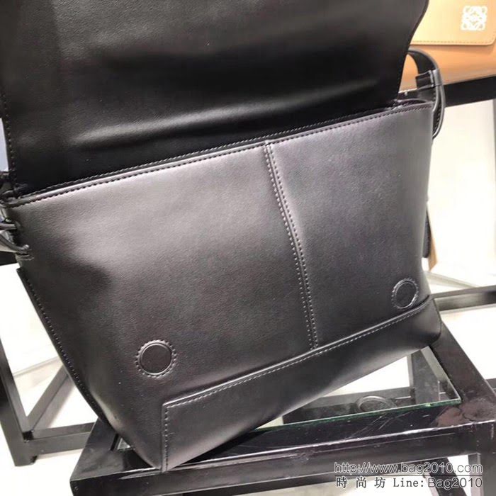 LOEWE羅意威 專櫃同步 Military Messenger 經典百搭信使包 男女同款 0169  jdl1076